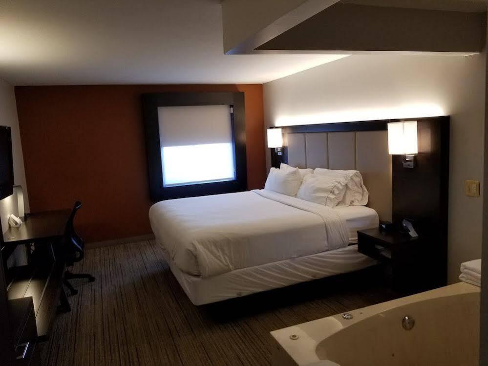 Holiday Inn Express Birch Run-Frankenmuth Area By Ihg Ngoại thất bức ảnh